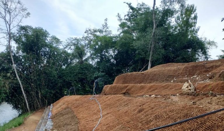 Cocomesh untuk Stabilisasi Bukit Kritis: Solusi Ramah Lingkungan